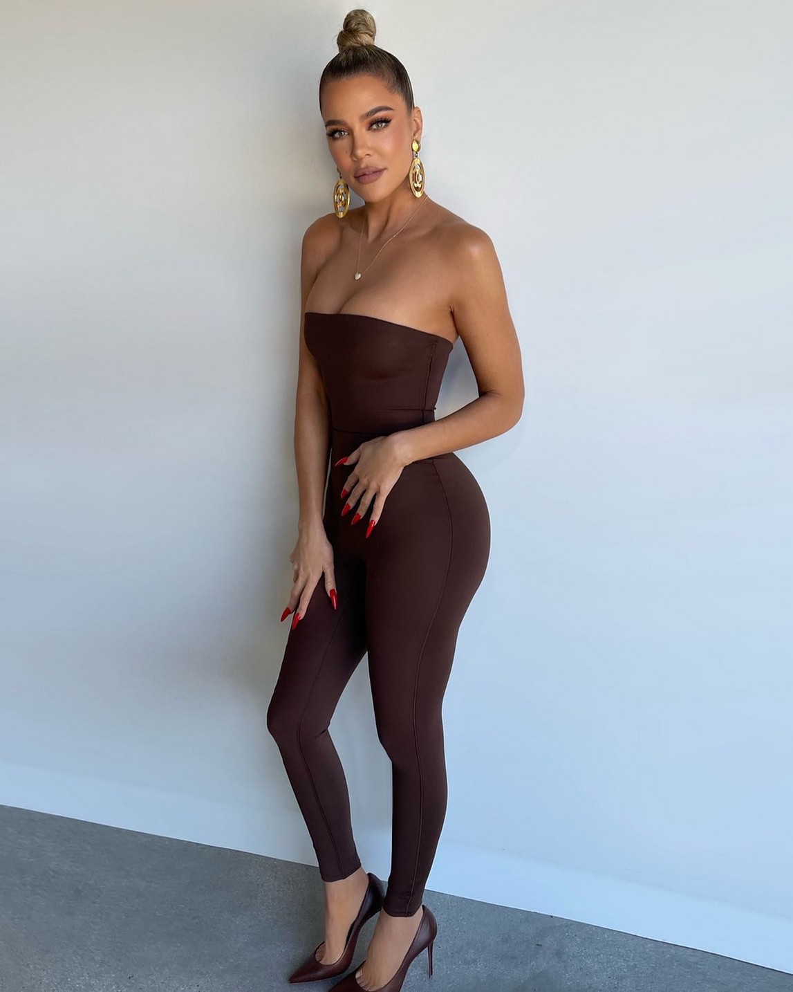 khloe-kardashian-sexy-catsuit-thefappening-cfd-2-1 Khloe Kardashian Sexy In Tight Catsuit