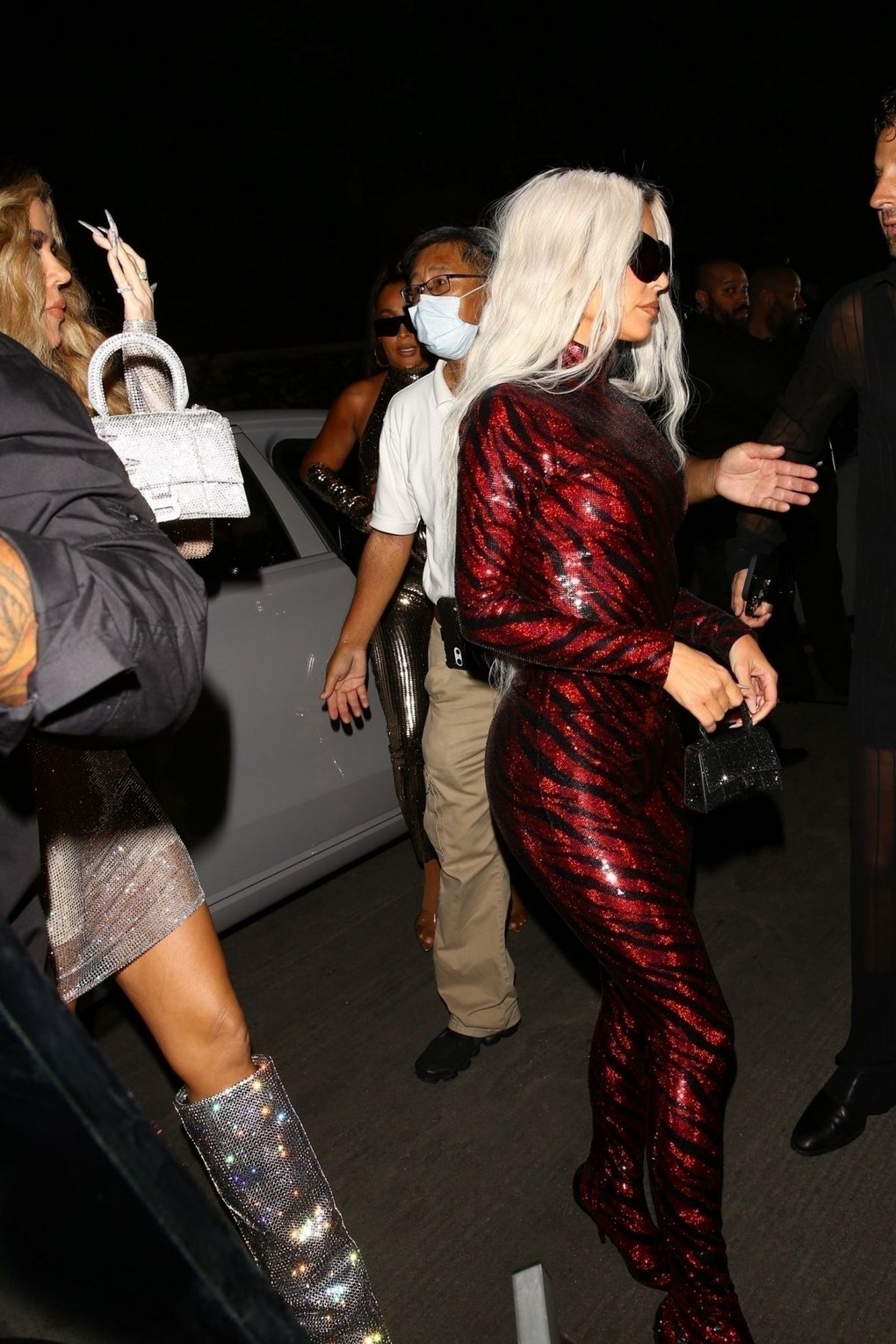 kim-and-khloe-kardashian-sexy-thefappening-cfd-7 kim and khloe kardashian sexy thefappening cfd 7