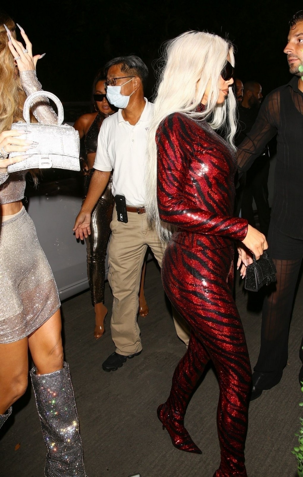 kim-and-khloe-kardashian-sexy-thefappening-cfd-9 Kim Kardashian Fappening