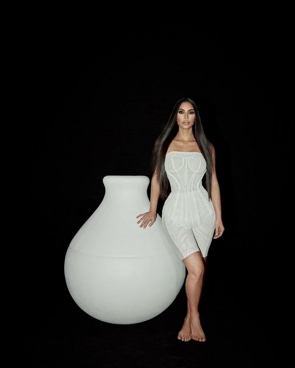 kim-kardashian-barefoot-thefappening-cfd-3 Kim Kardashian Sexy