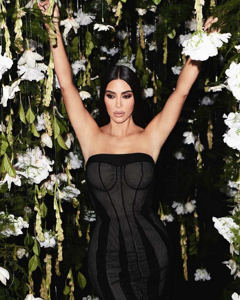 kim-kardashian-barefoot-thefappening-cfd-5 Kim Kardashian Tits
