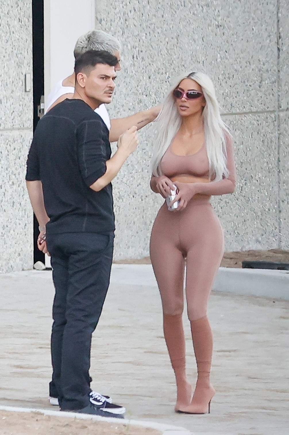 kim-kardashian-cameltoe-thefappening-cfd-2 Kim Kardashian Braless