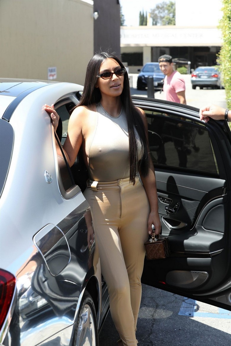 kim-kardashian-hard-nipples-5 kim kardashian hard nipples 5