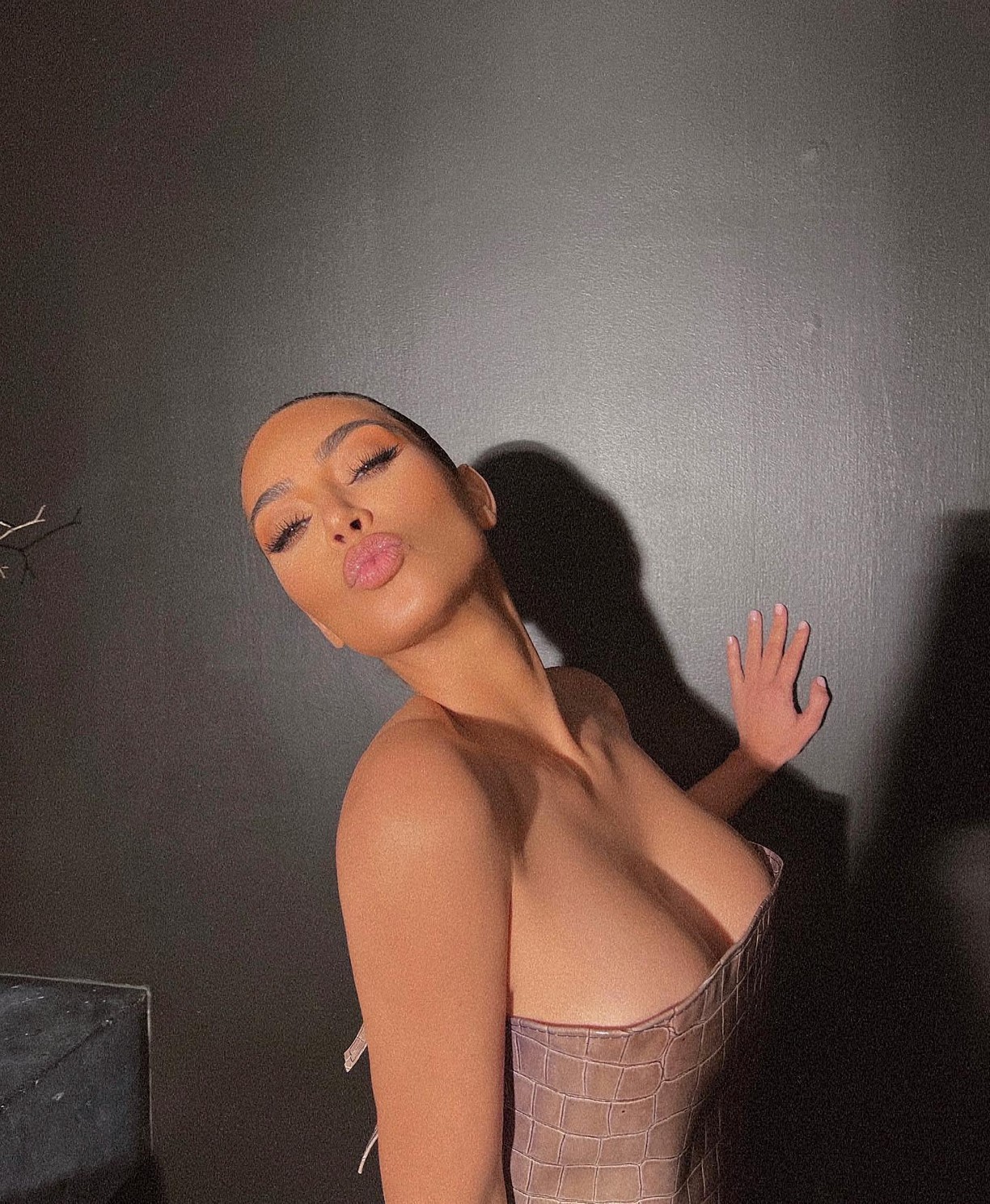 kim-kardashian-hot-look-thefappening-pro-4 Kim Kardashian Boobs