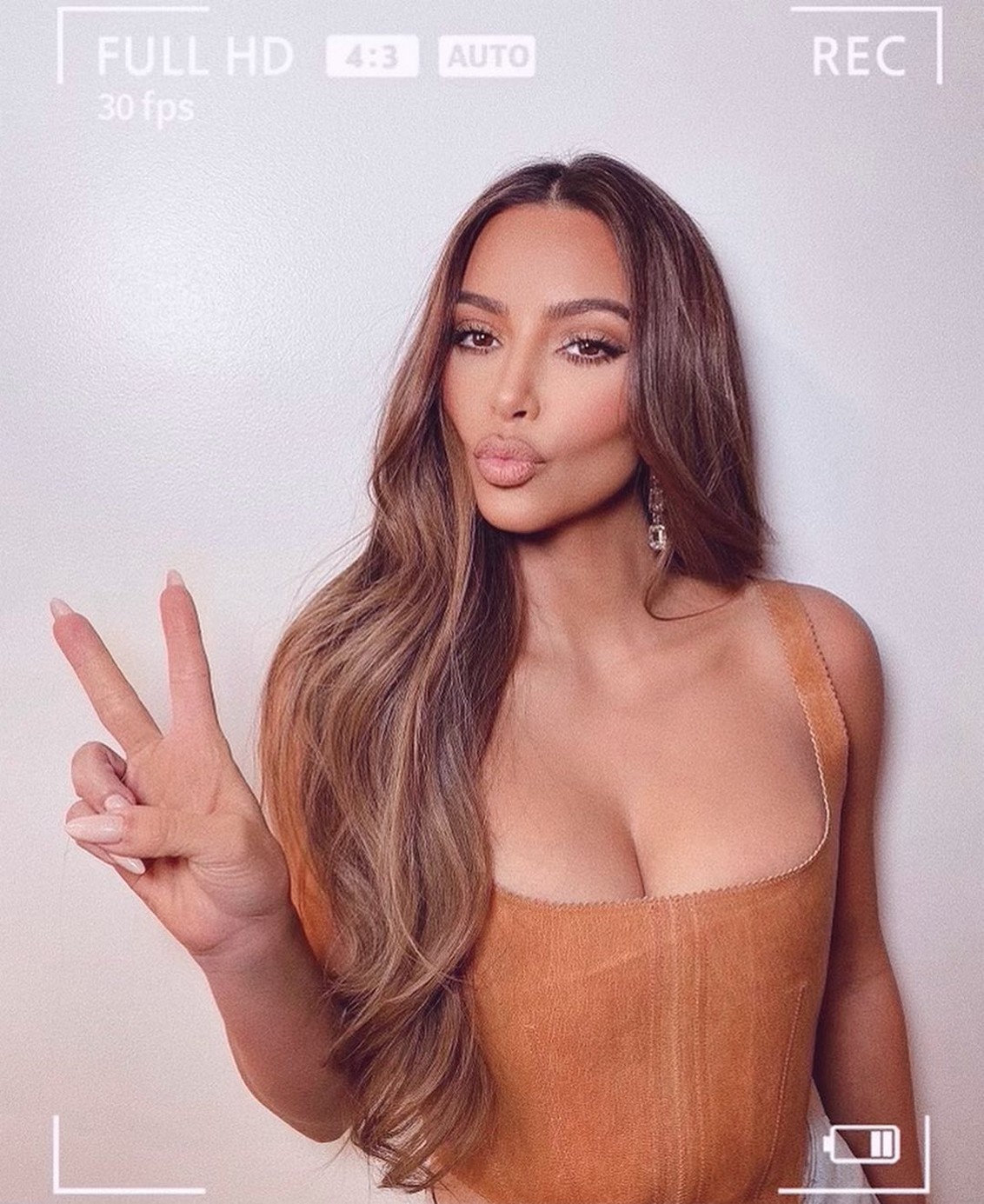 kim-kardashian-in-a-caramel-skims-home-suit-thefappening-cfd-3 kim kardashian in a caramel skims home suit thefappening cfd 3