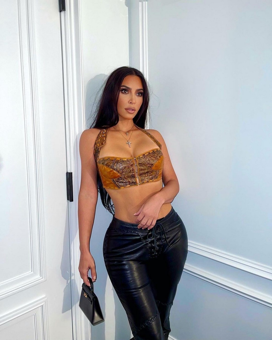 kim-kardashian-in-leather-bralette-thefappening-cfd-4 Kim Kardashian Sexy