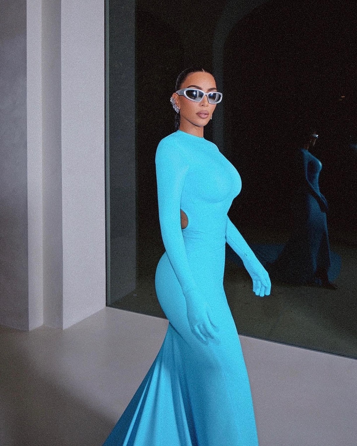 kim-kardashian-in-tight-dress-at-2022-vanity-fair-oscar-party-thefappening-pro-15 Kim Kardashian In Tight Dress