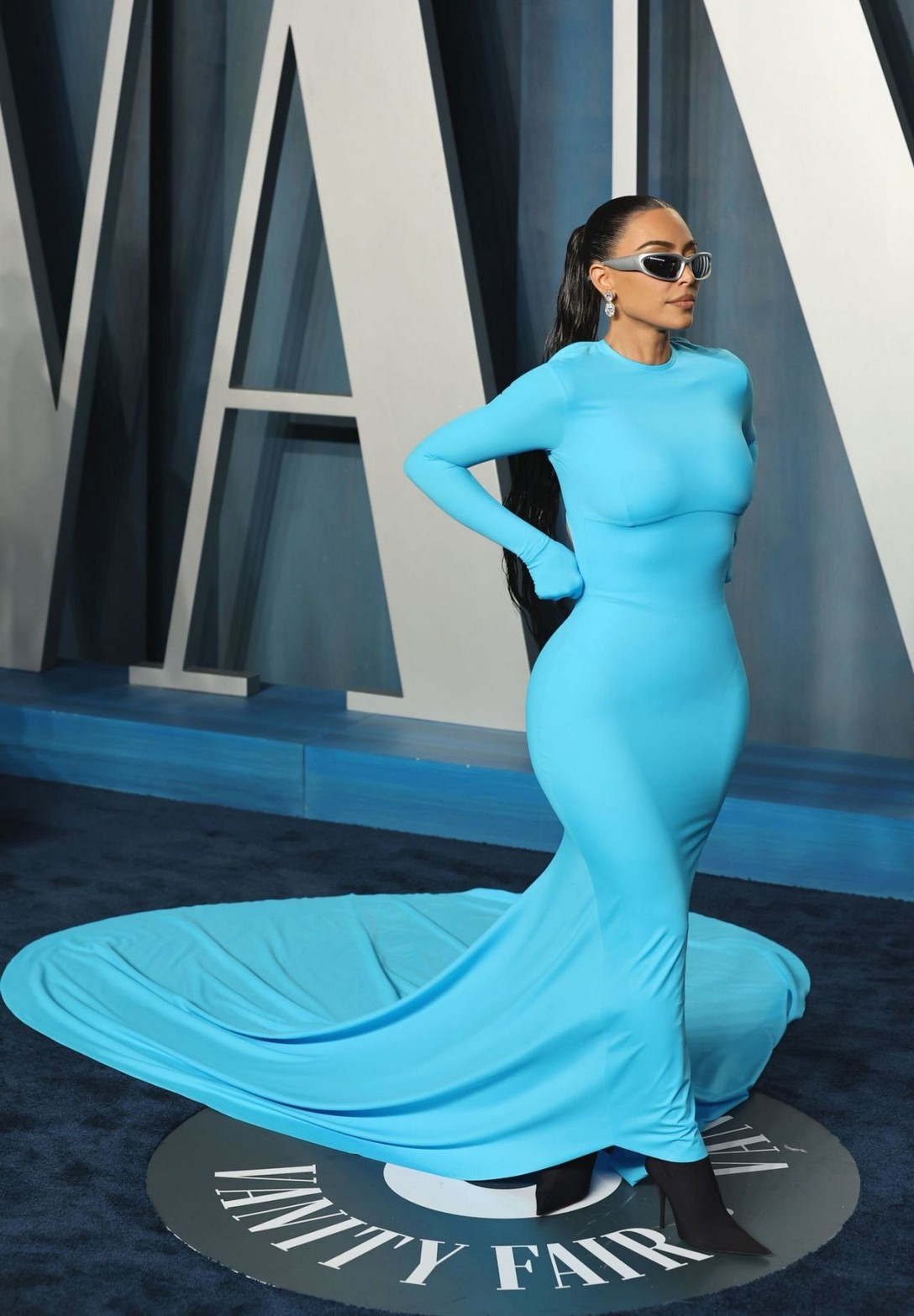 kim-kardashian-in-tight-dress-at-2022-vanity-fair-oscar-party-thefappening-pro-5 kim kardashian in tight dress at 2022 vanity fair oscar party thefappening pro 5