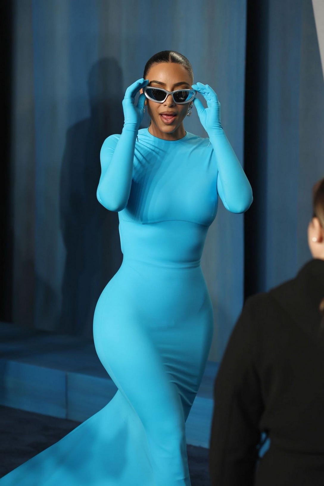 kim-kardashian-in-tight-dress-at-2022-vanity-fair-oscar-party-thefappening-pro-6 kim kardashian in tight dress at 2022 vanity fair oscar party thefappening pro 6