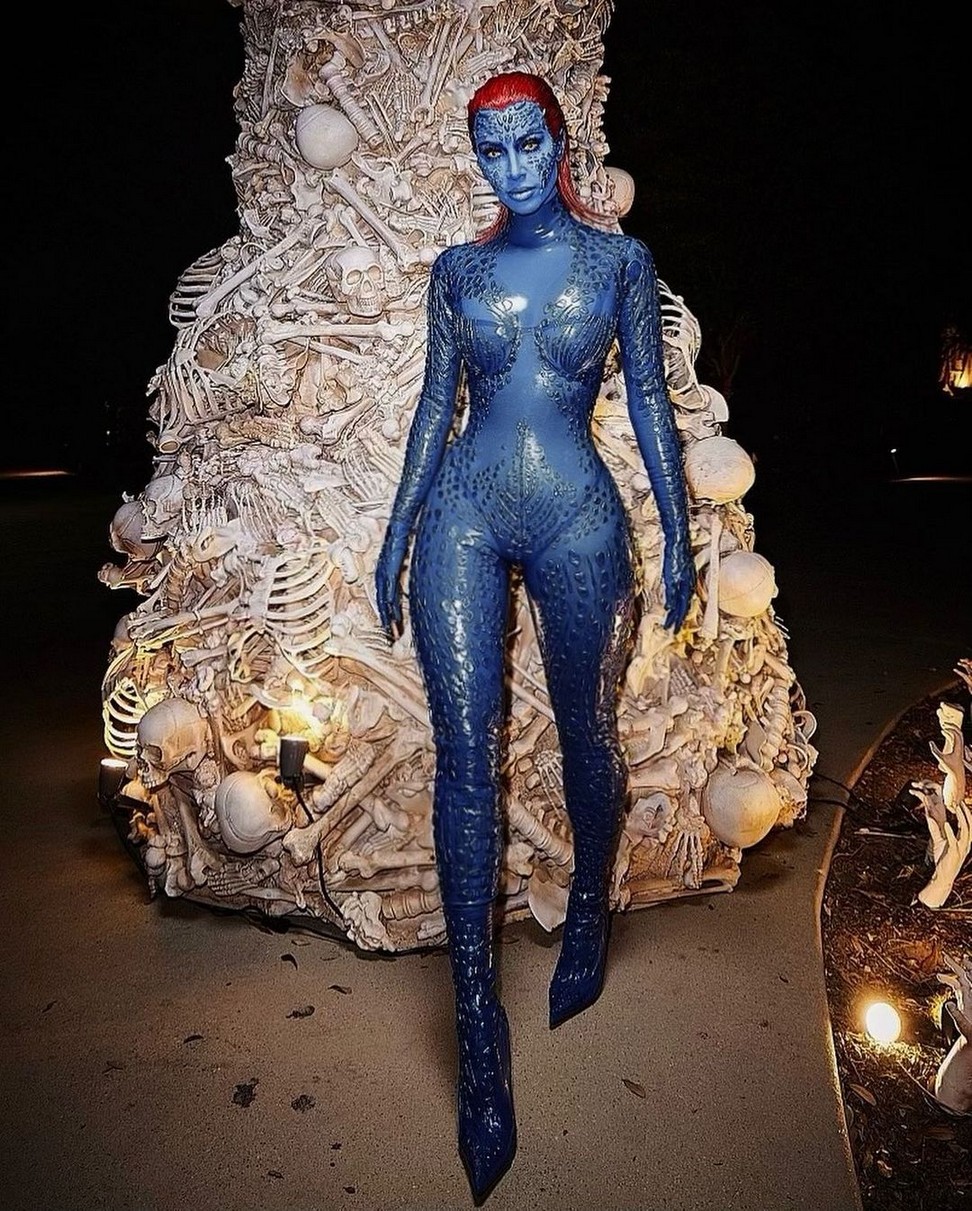 kim-kardashian-mystique-thefappening-cfd-5 Kim Kardashian Cosplay Raven / Mystique At Halloween 2022