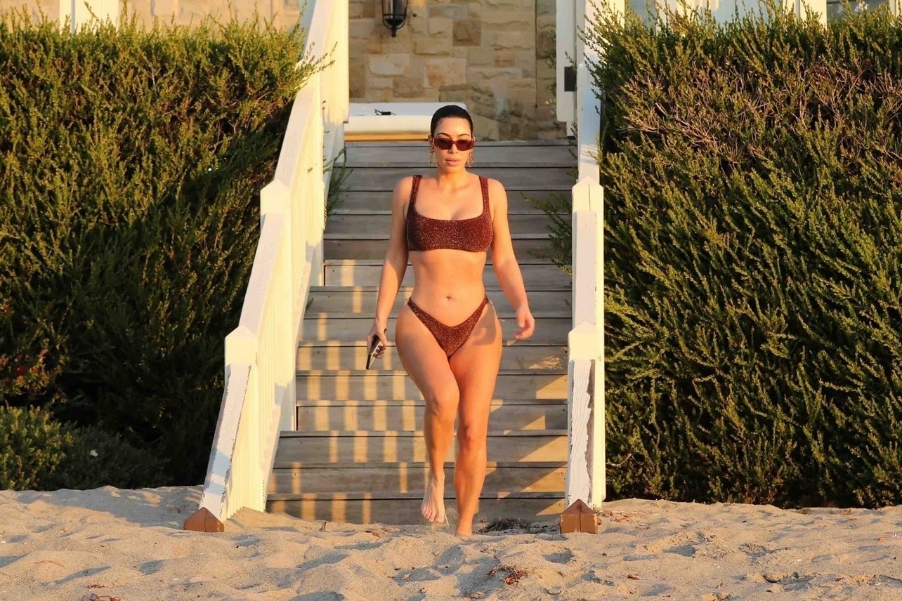 kim-kardashian-sexy-bikini-thefappening-pro-4 Kim Kardashian Hot