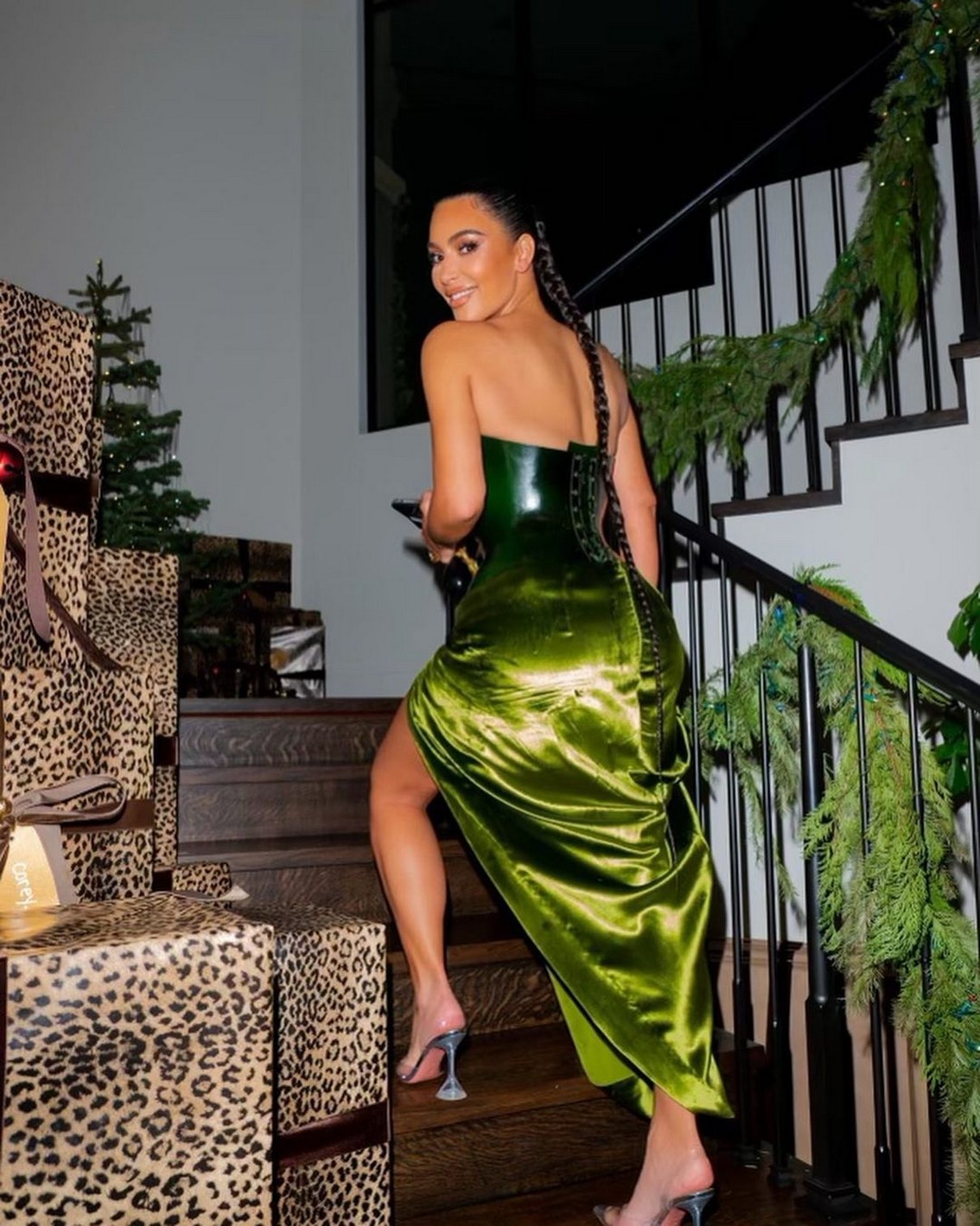 kim-kardashian-sexy-christmas-stealer-thefappening-cfd-10 kim kardashian sexy christmas stealer thefappening cfd 10