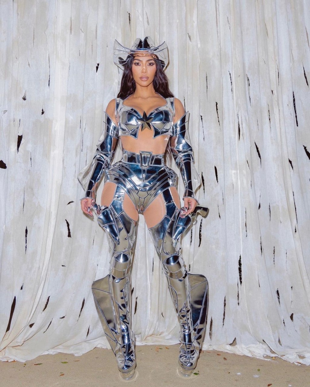 kim-kardashian-sexy-for-halloween-2021-thefappening-cfd-2 Kim Kardashian Sexy