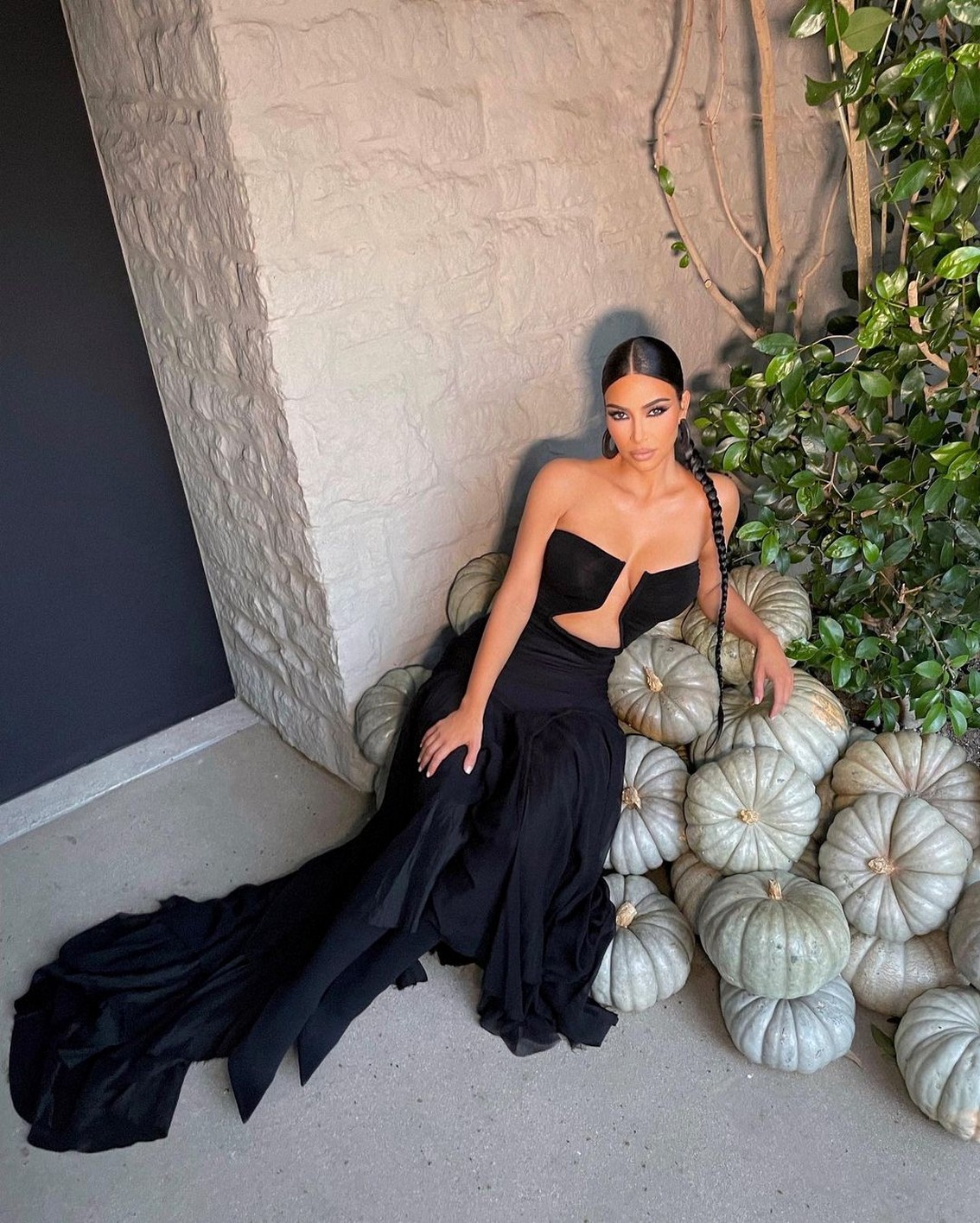 kim-kardashian-sexy-in-black-thefappening-cfd-2 Kim Kardashian Cleavage