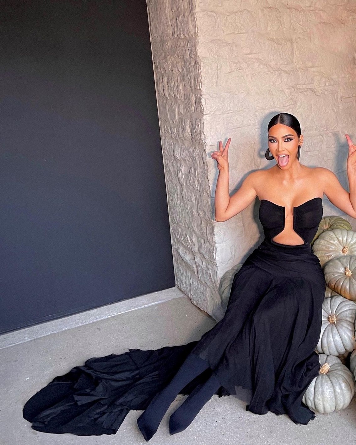kim-kardashian-sexy-in-black-thefappening-cfd-5 Kim Kardashian Boobs