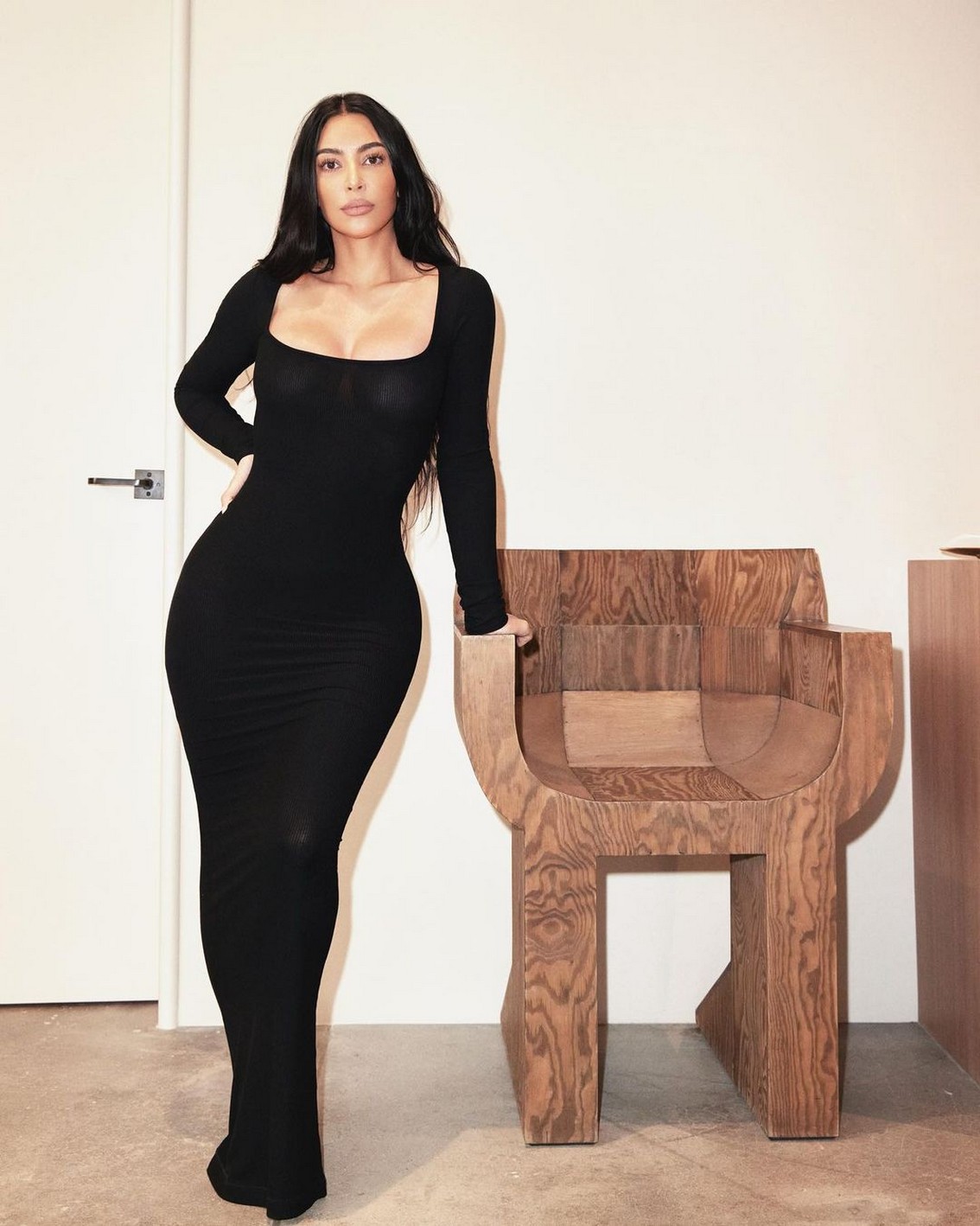 kim-kardashian-sexy-in-tight-black-dress-thefappening-cfd-3 Kim Kardashian Sexy In Tight Black Dress