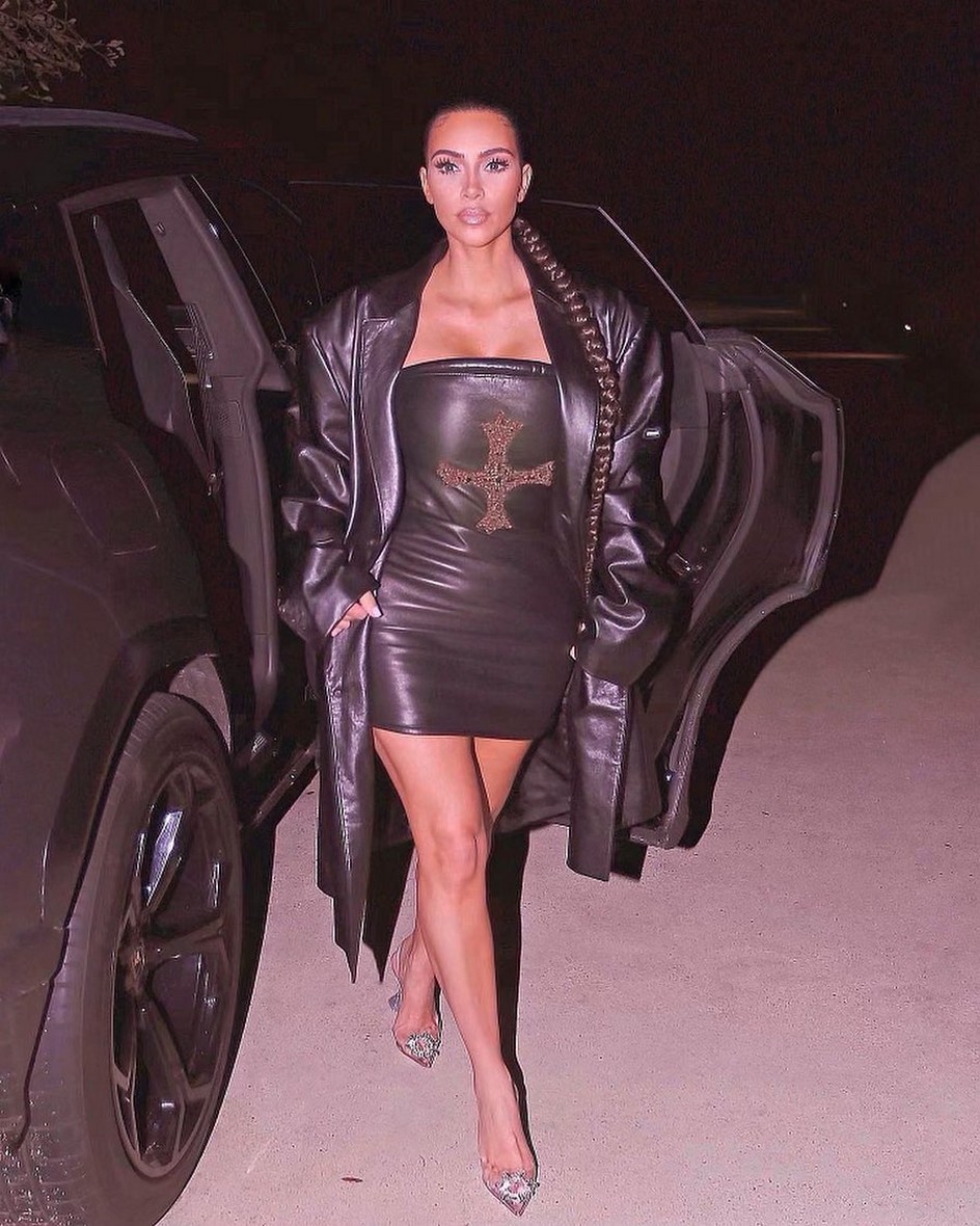 kim-kardashian-sexy-in-versace-mini-dress-thefappening-cfd-1-1 Kim Kardashian Sexy In Versace Mini Dress