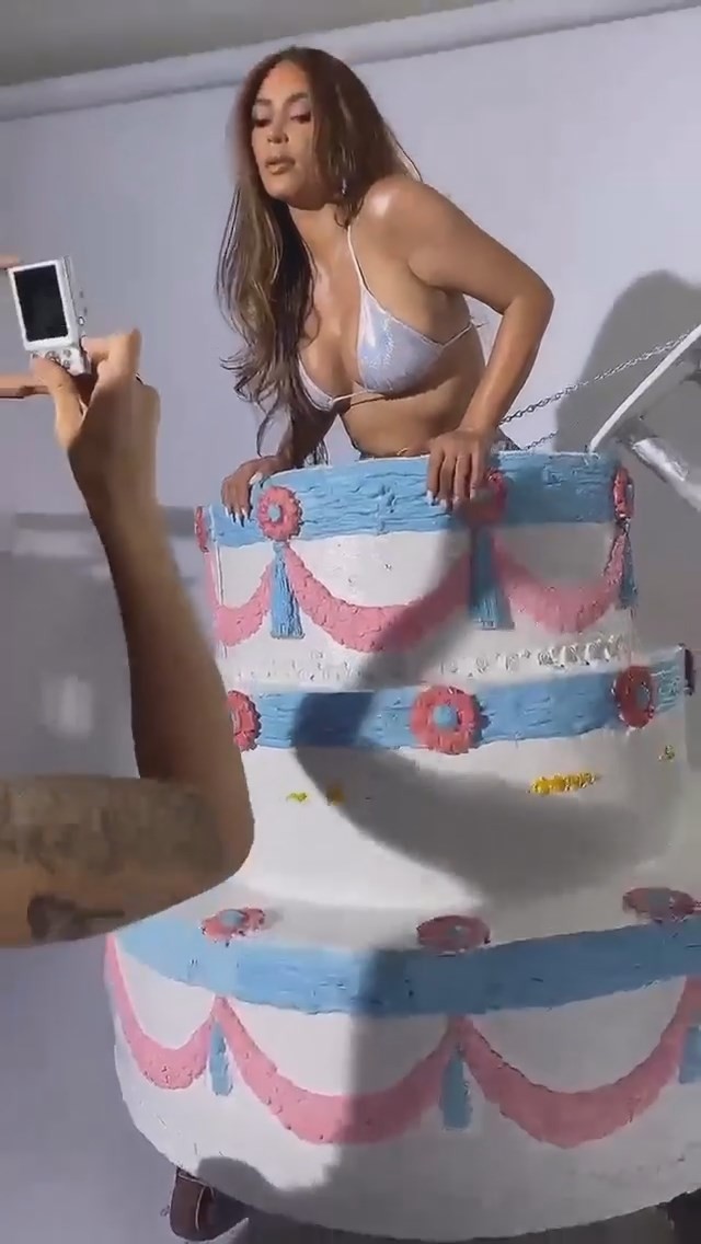 kim-kardashian-sexy-stripper-thefappeningpro-16 kim kardashian sexy stripper thefappeningpro 16