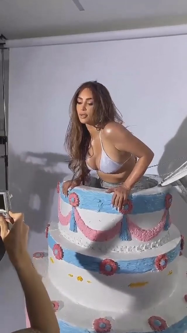 kim-kardashian-sexy-stripper-thefappeningpro-17 kim kardashian sexy stripper thefappeningpro 17