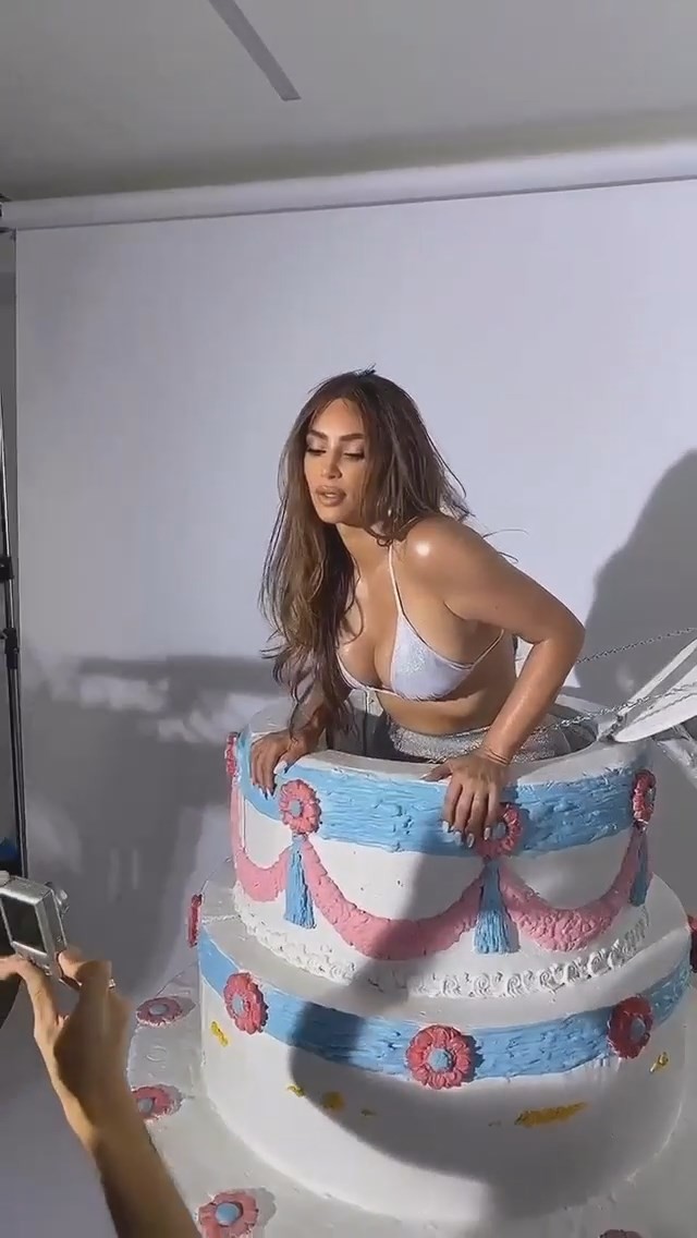kim-kardashian-sexy-stripper-thefappeningpro-18 kim kardashian sexy stripper thefappeningpro 18