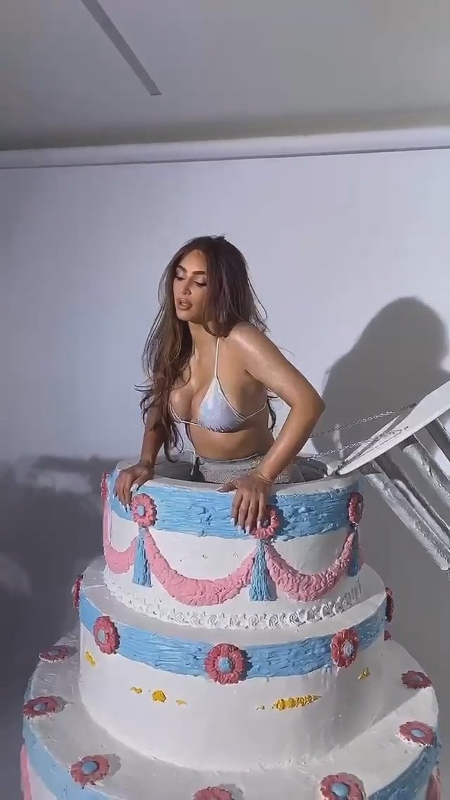 kim-kardashian-sexy-stripper-thefappeningpro-19 kim kardashian sexy stripper thefappeningpro 19