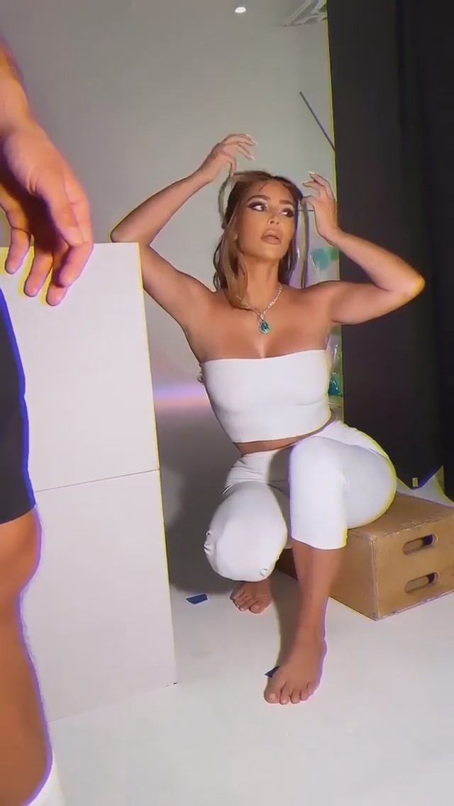 kim-kardashian-sexy-stripper-thefappeningpro-3 kim kardashian sexy stripper thefappeningpro 3
