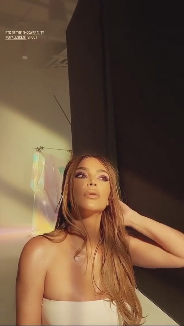 kim-kardashian-sexy-stripper-thefappeningpro-5 kim kardashian sexy stripper thefappeningpro 5