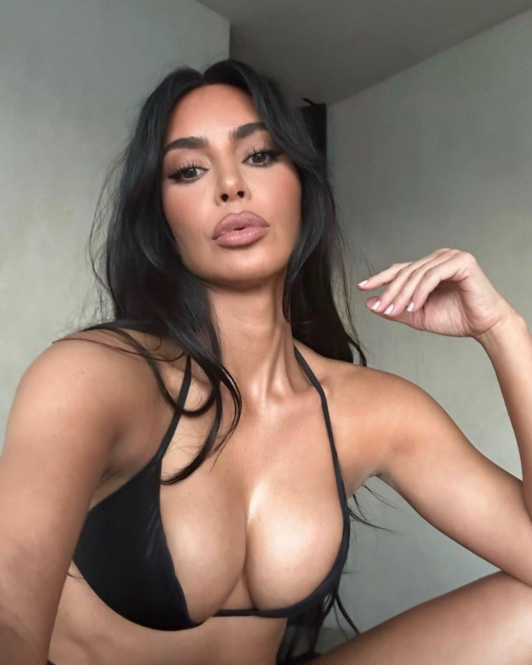 kim-kardashian-sexy-thefappening-cfd-10-1 Kim Kardashian Boobs On Selfie