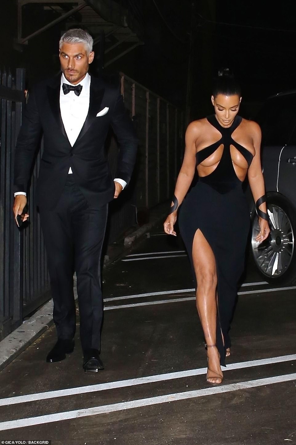 kim-kardashian-tits-beauty-awards-7 kim kardashian tits beauty awards 7