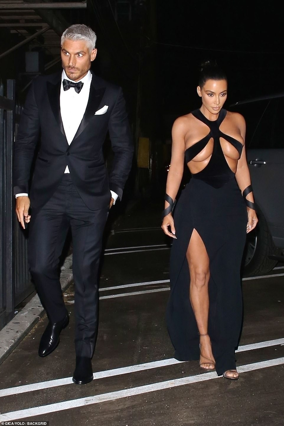 kim-kardashian-tits-beauty-awards-9 kim kardashian tits beauty awards 9