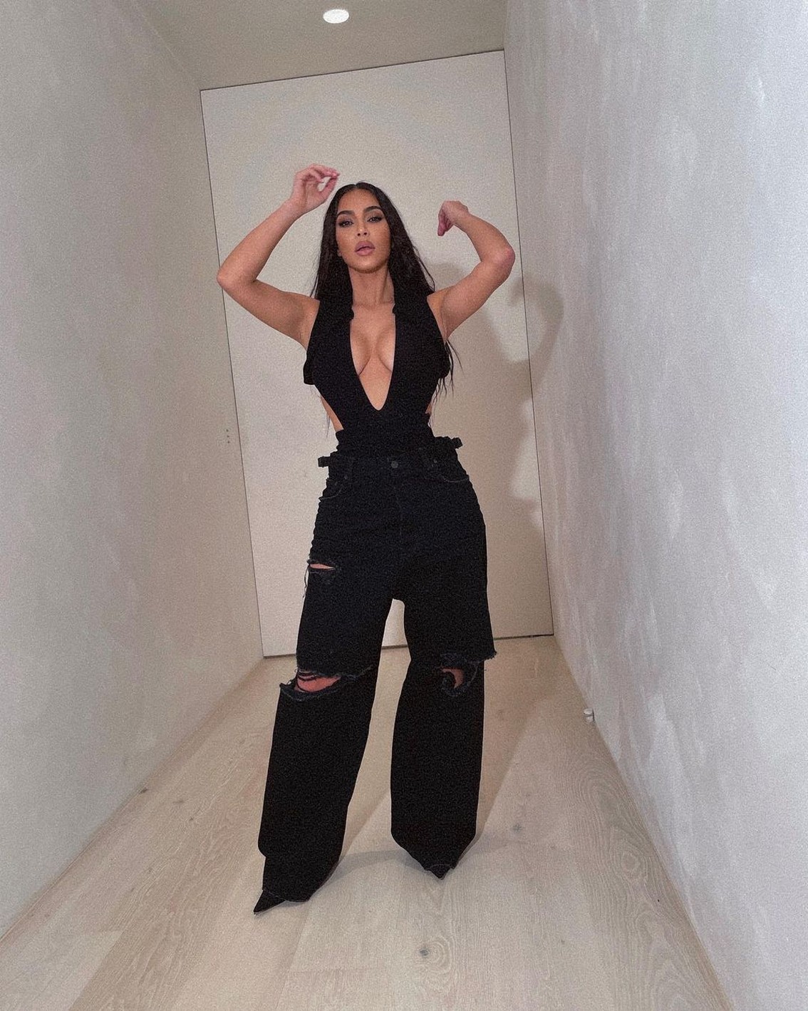 kim-kardashian-tits-thefappening-cfd-3 Kim Kardashian Cleavage