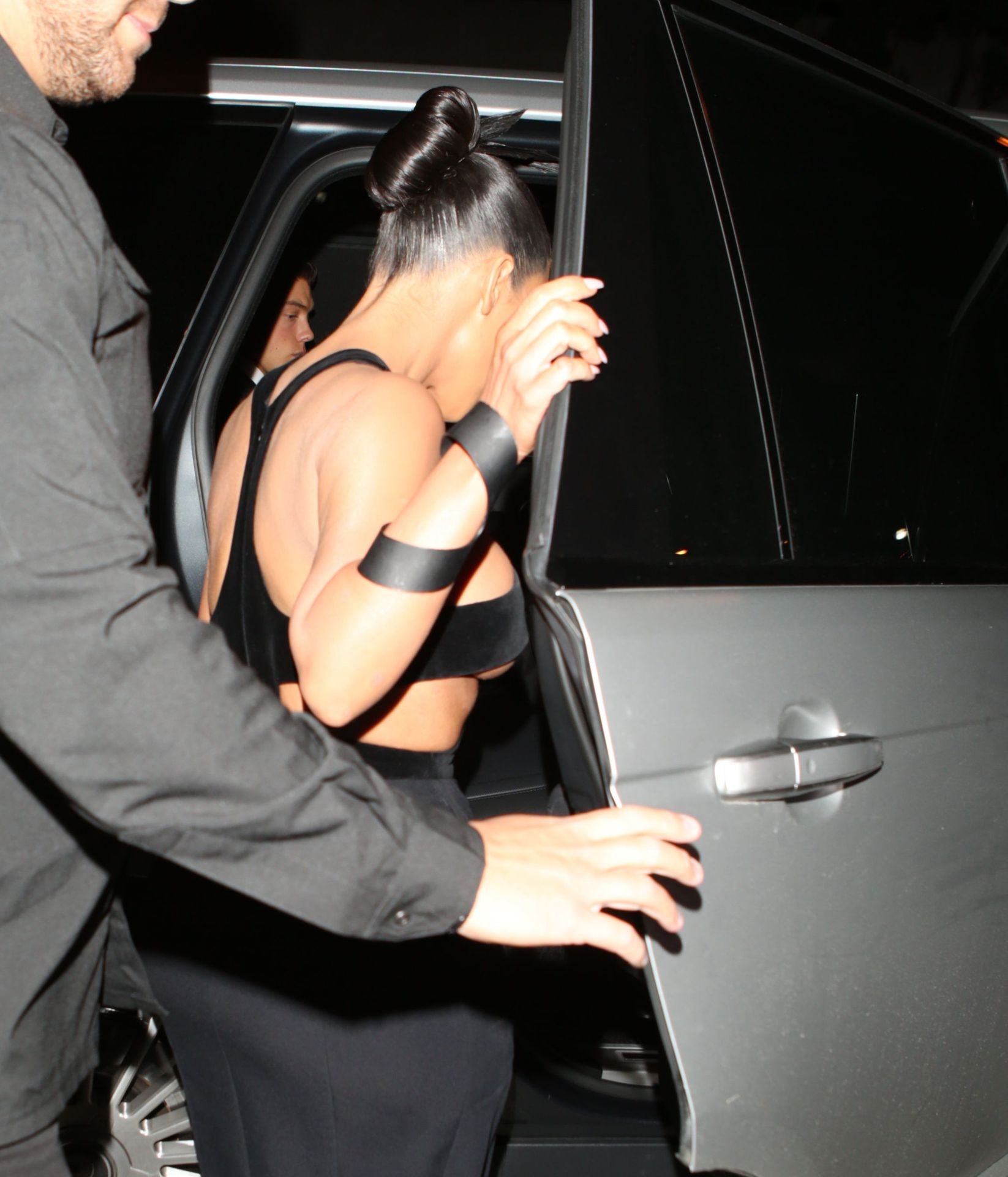 kim-kardashian-topless-beauty-awards-21 kim kardashian topless beauty awards 21