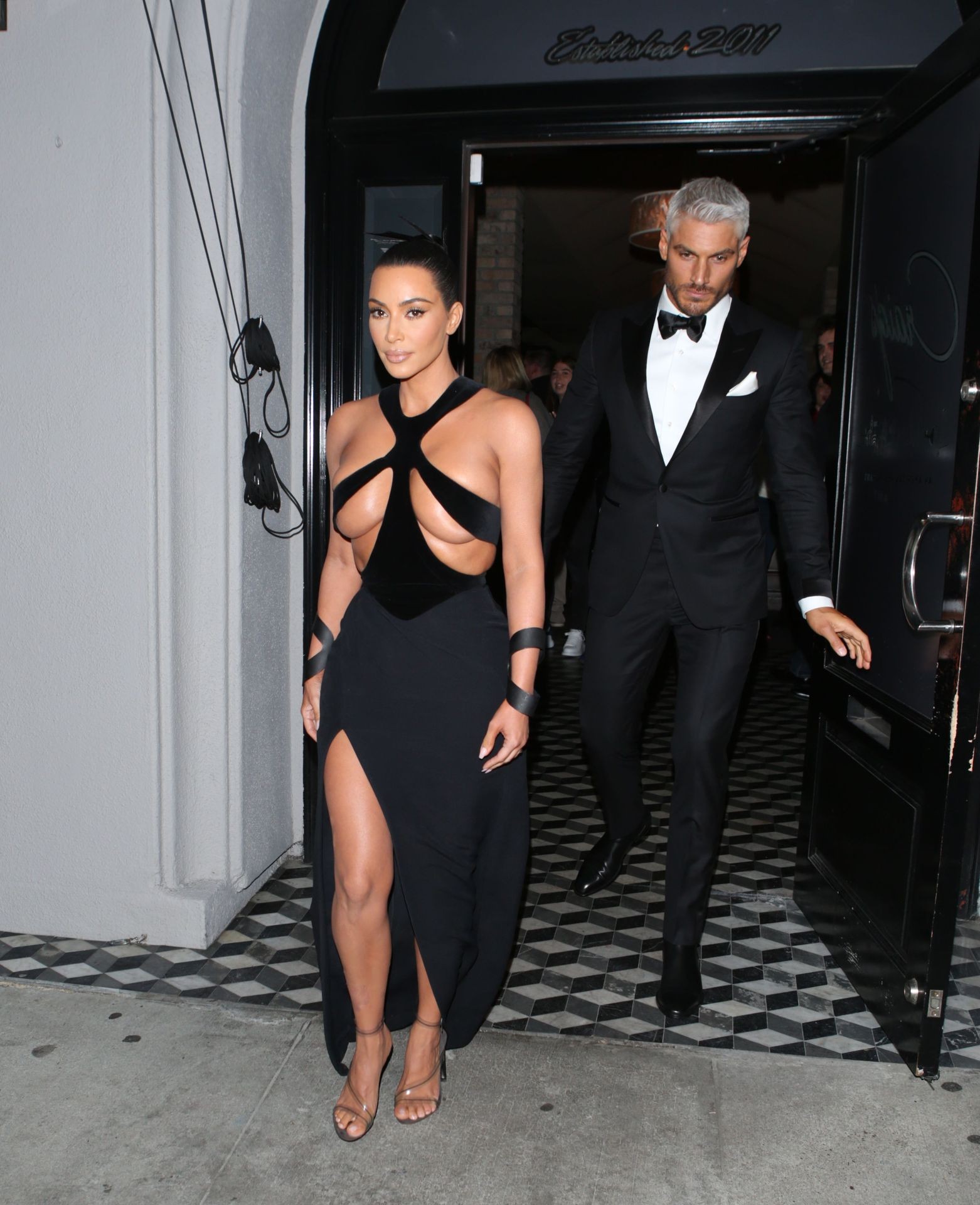 kim-kardashian-topless-beauty-awards-9 kim kardashian topless beauty awards 9