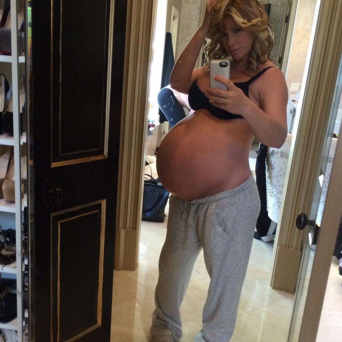 kim-zolciak-biermann-on-selfie-thefappening-cfd-11 Kim Zolciak-Biermann Preggo Selfie