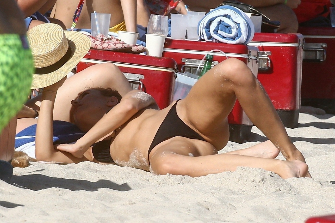 kimberley-garner-sexy-pussy-thefappening-cfd-37 Kimberley Garner Spread her legs
