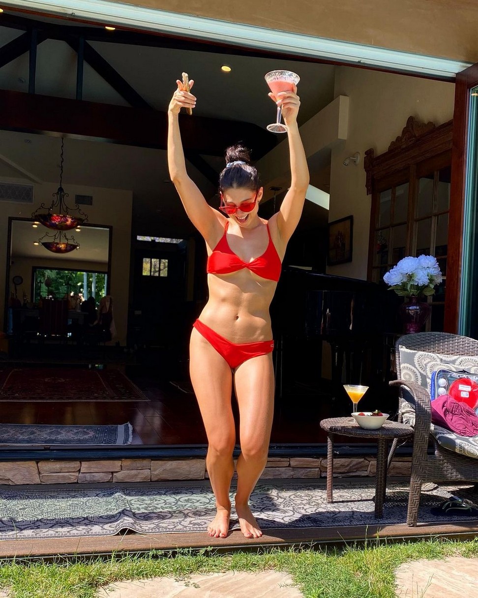 kira-kosarin-barefoot-thefappening-cfd-8 Kira Kosarin Bikini