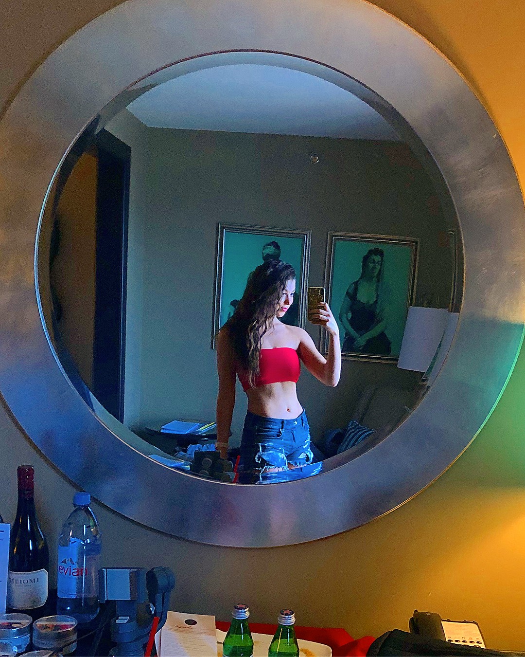 kira-kosarin-revealing-selfie-with-girls-13 kira kosarin revealing selfie with girls 13