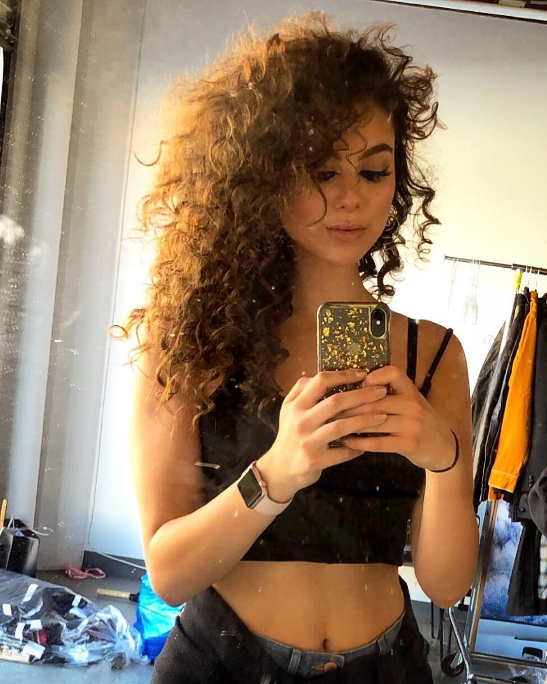 kira-kosarin-revealing-selfie-with-girls-16 kira kosarin revealing selfie with girls 16