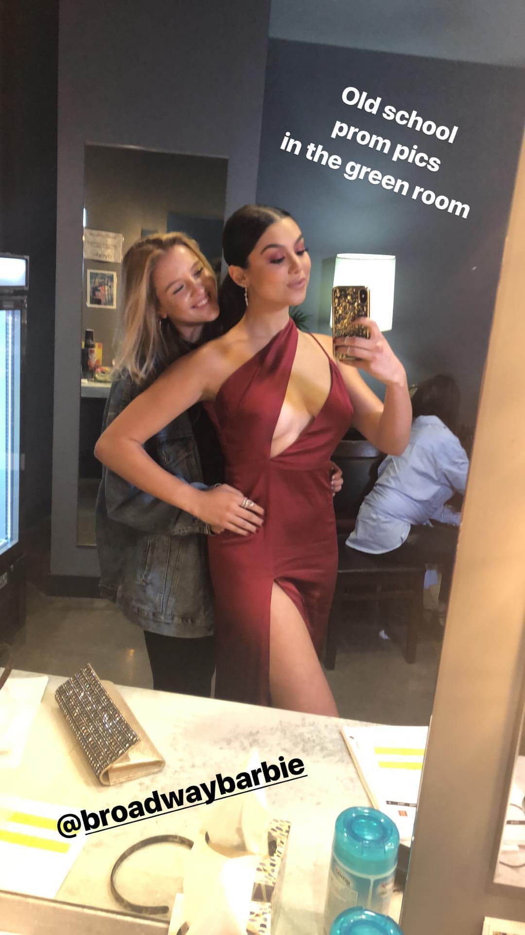 kira-kosarin-revealing-selfie-with-girls-21 kira kosarin revealing selfie with girls 21