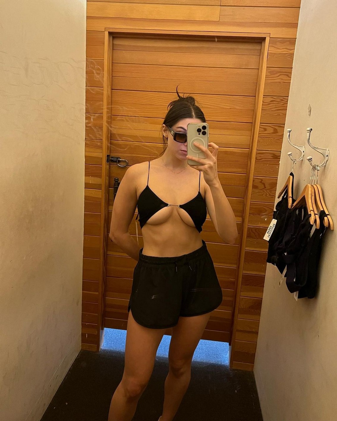 kira-kosarin-tits-thefappening-cfd_-1 Kira Kosarin Underboobs
