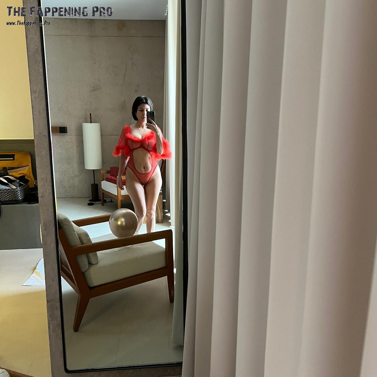 kourtney-kardashian-leaked-thefappening-cfd-1 Kourtney Kardashian Home Made Pics By Travis Barker
