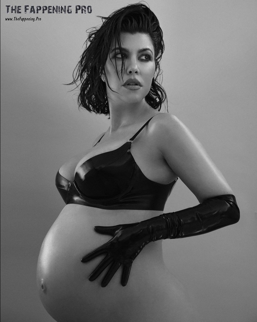 kourtney-kardashian-nude-pregnant-thefappening-cfd-1 Kourtney Kardashian Pregnant No Panties