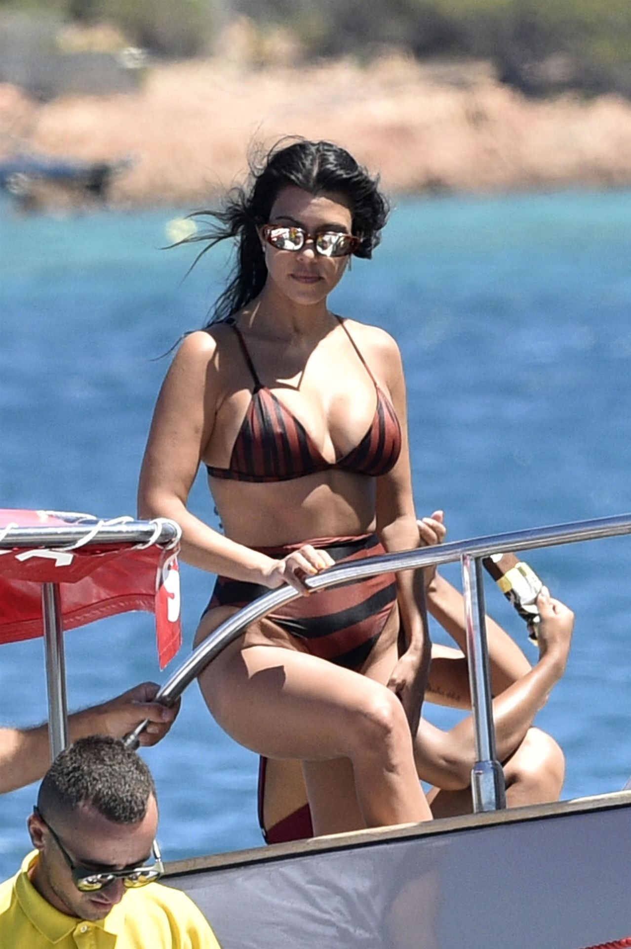 kourtney-kardashian-sexy-ass-thefappening-cfd-3 kourtney kardashian sexy ass thefappening cfd 3
