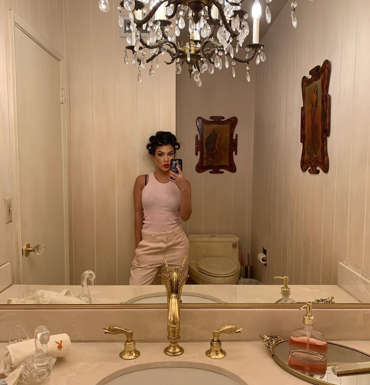 kourtney-kardashian-sexy-early-2020-thefappening-pro-3 Kourtney Kardashian Make Selfie