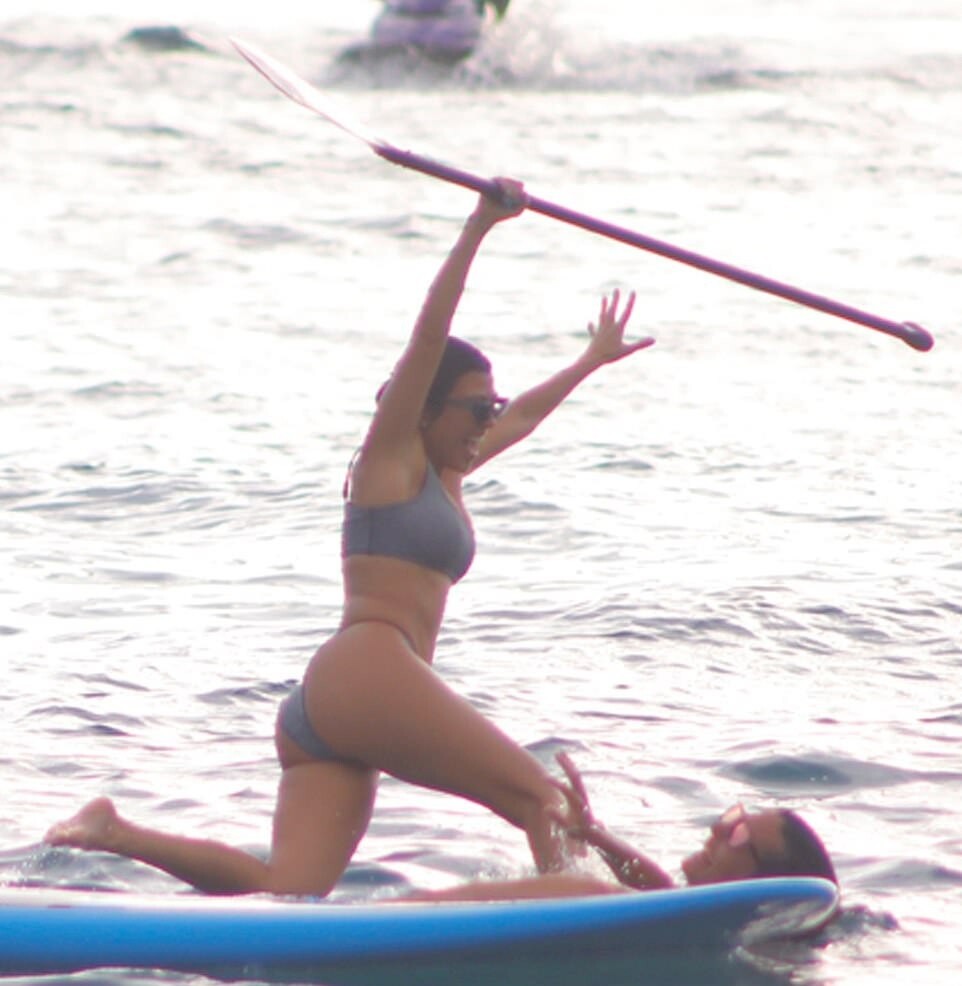 kourtney-kardashian-sexy-in-costa-rica-14 kourtney kardashian sexy in costa rica 14