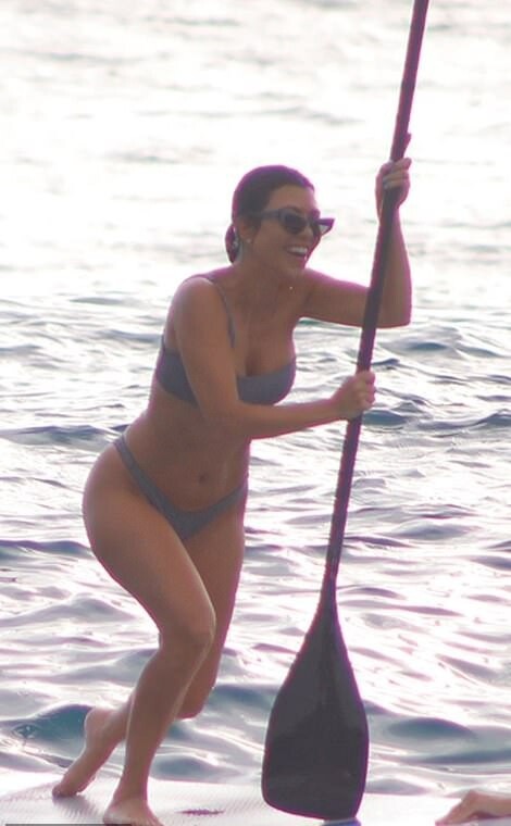 kourtney-kardashian-sexy-in-costa-rica-17 kourtney kardashian sexy in costa rica 17