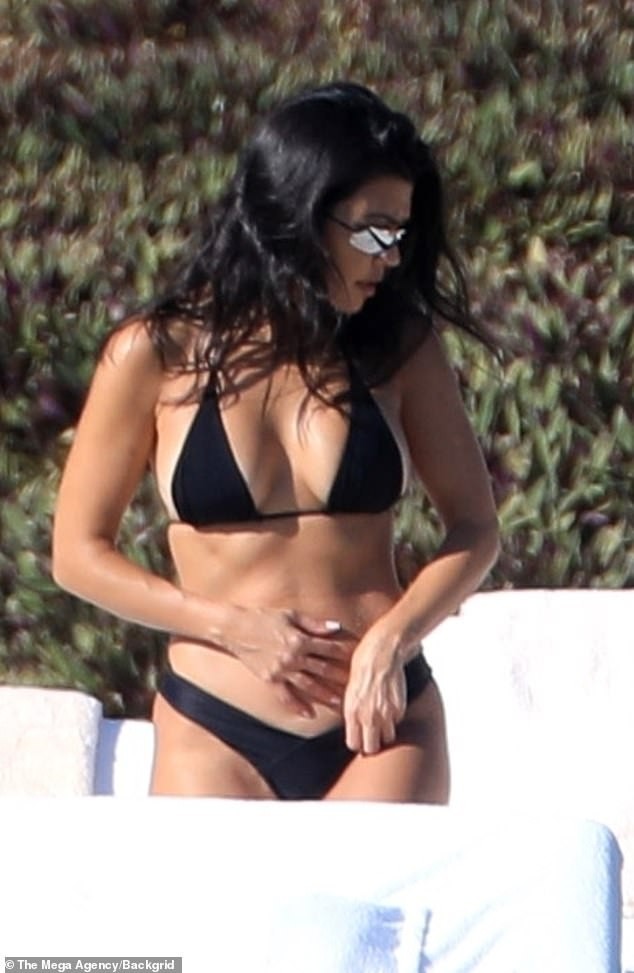 kourtney-kardashian-sofia-richie-bikini-1 kourtney kardashian sofia richie bikini 1