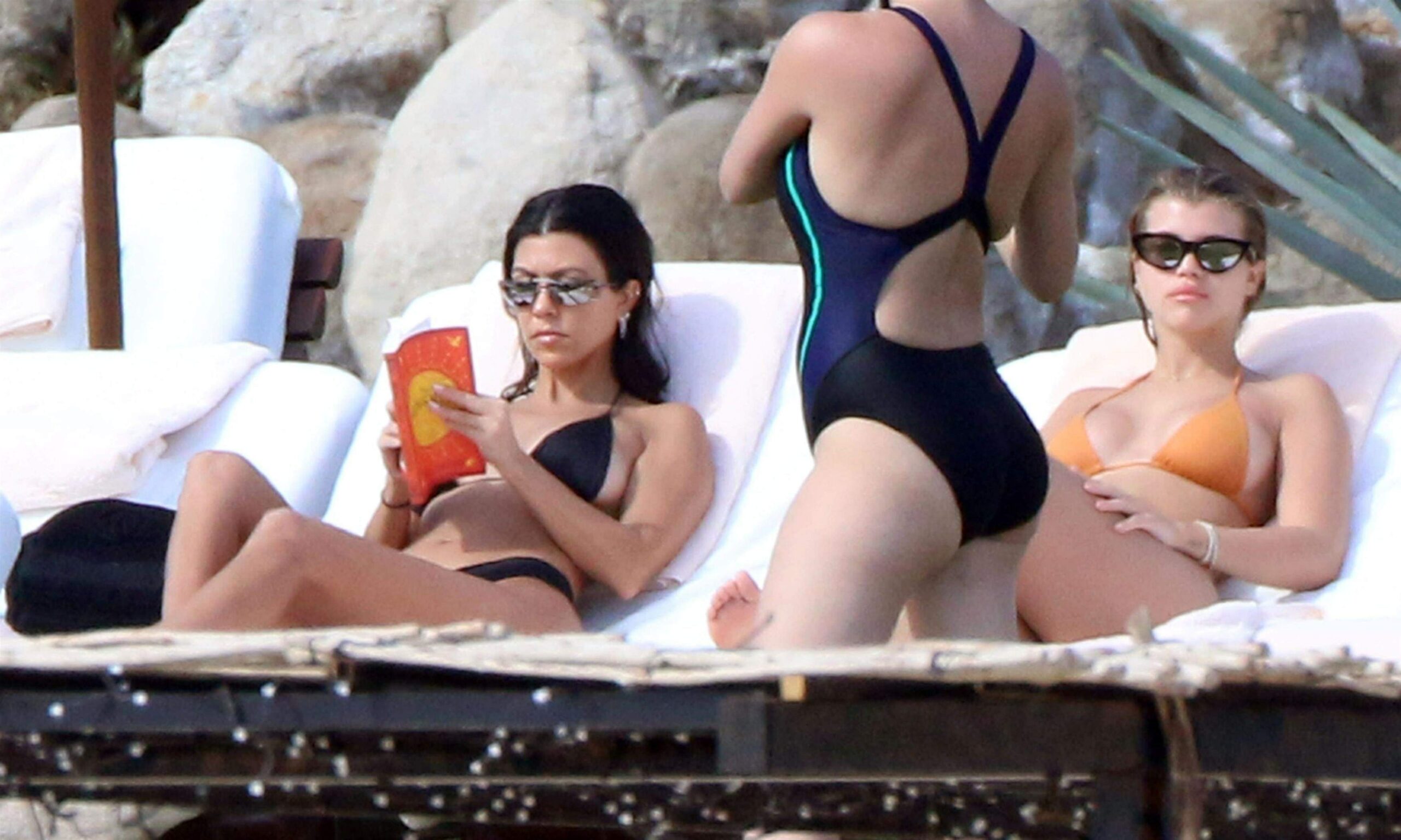 kourtney-kardashian-sofia-richie-bikini-17 kourtney kardashian sofia richie bikini 17 scaled