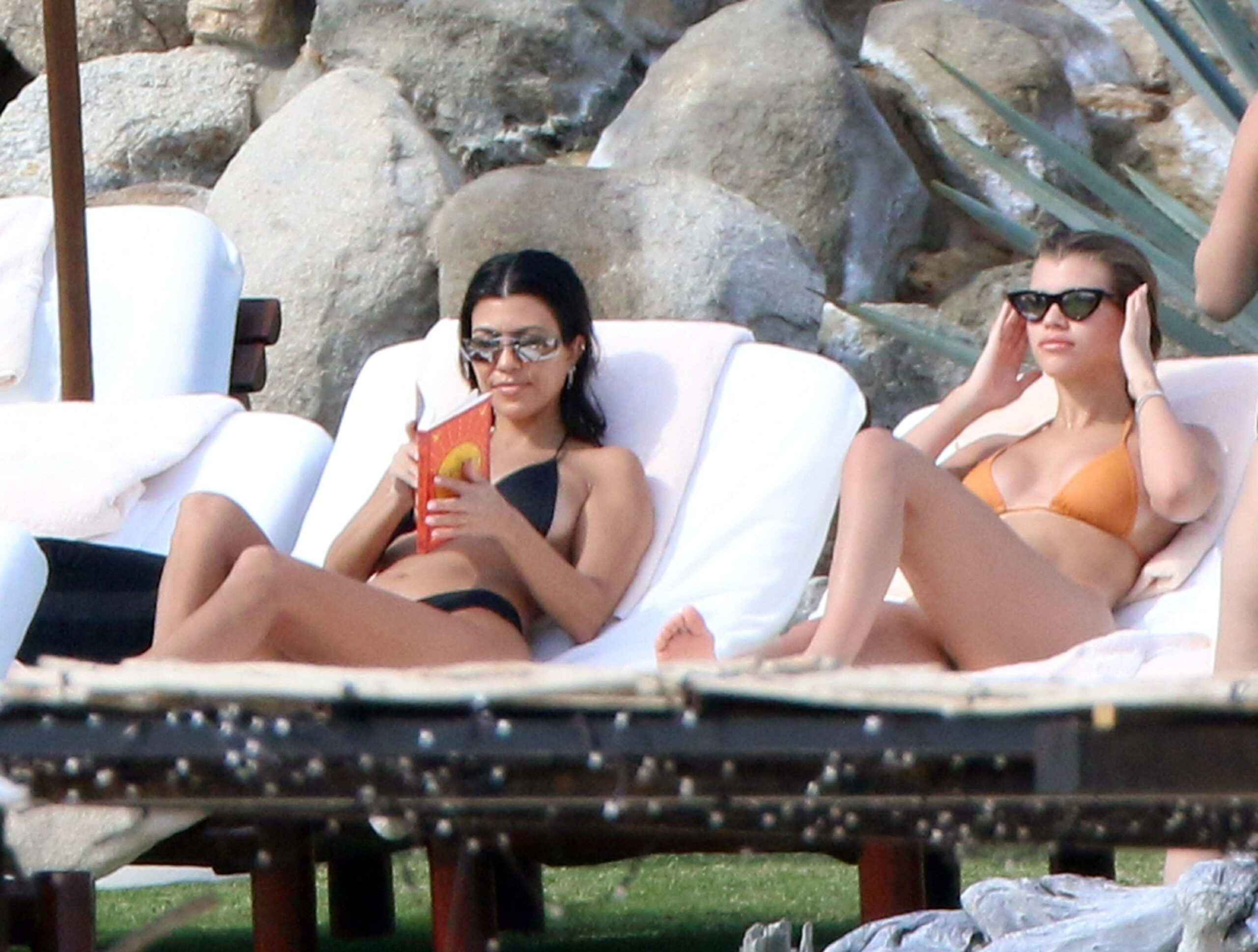 kourtney-kardashian-sofia-richie-bikini-18 kourtney kardashian sofia richie bikini 18 scaled
