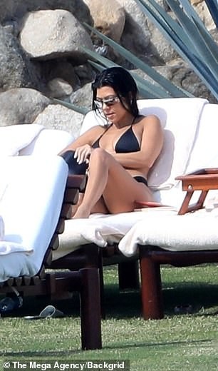 kourtney-kardashian-sofia-richie-bikini-2 kourtney kardashian sofia richie bikini 2